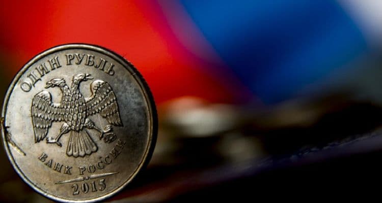 Rus Rublesi Savaş Endişeleriyle Düşüşte: Dolar ve Euro Karşısında Rekor Seviyeler