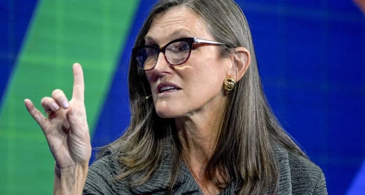 Cathie Wood’dan Stratejik Hamle: ARK ETF Tesla Sattı, AMD ve CRISPR Aldı